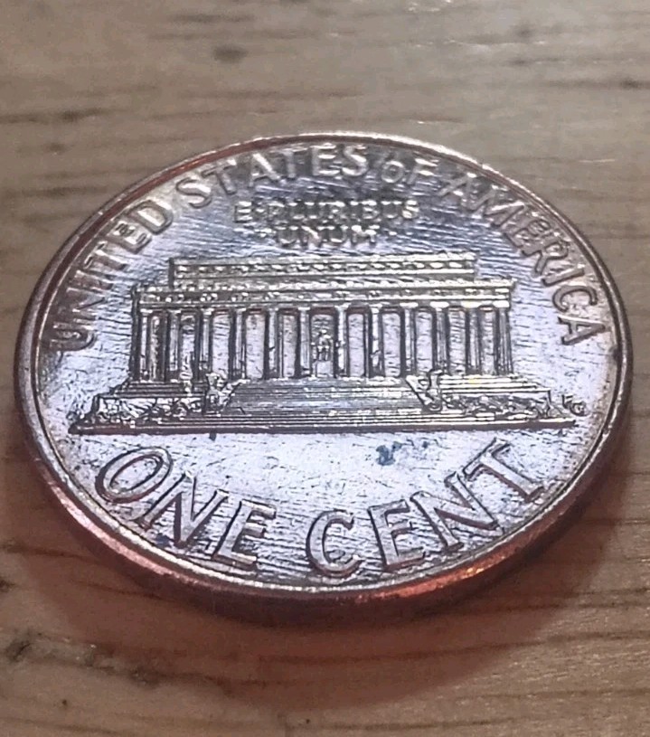 2002 penny Doubled Die Reverse (DDR) showing doubling on Lincoln Memorial columns on the reverse